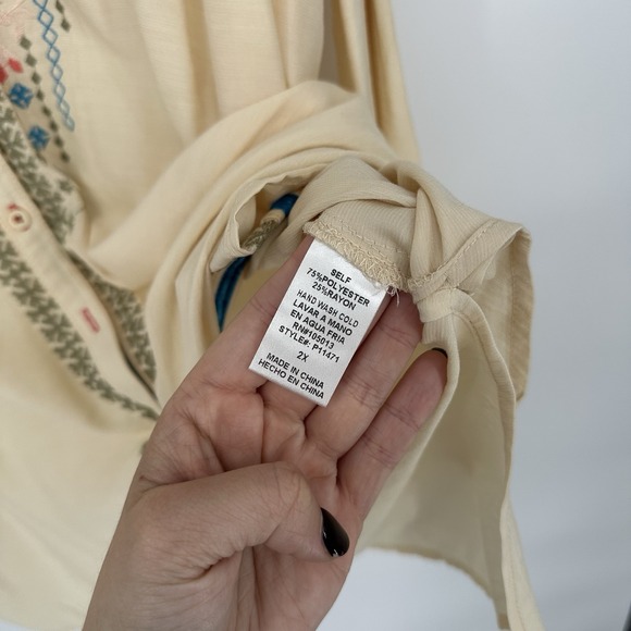 Andree by Unit Sz 2X Cream Floral Embroidered‎ Button Up Blouse Top Boho Artsy - Picture 4 of 8